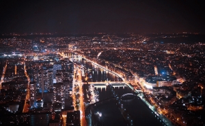 Paris - Cảnh s&ocirc;ng Seine từ đỉnh th&aacute;p Eiffel. (dancer Ben Chen)