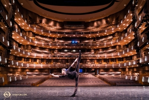 Dancer Jay Huang wanted to challenge his brother, dancer Joe Huang, from a <a href=https://www.shenyunperformingarts.org/news/view/article/e/Rpm0fT2a9-s/first-weeks-of-shen-yun-2018.html?photo=9>previous photo</a>. Which brother do you think created a more striking pose on stage? 

